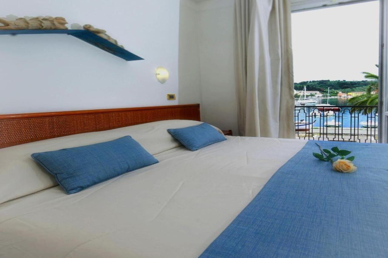 Hotel Della Baia Porto Venere Exterior foto